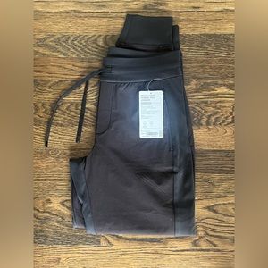 Athleta Headlands hybrid trek jogger. Fitted with high-rise waistband.